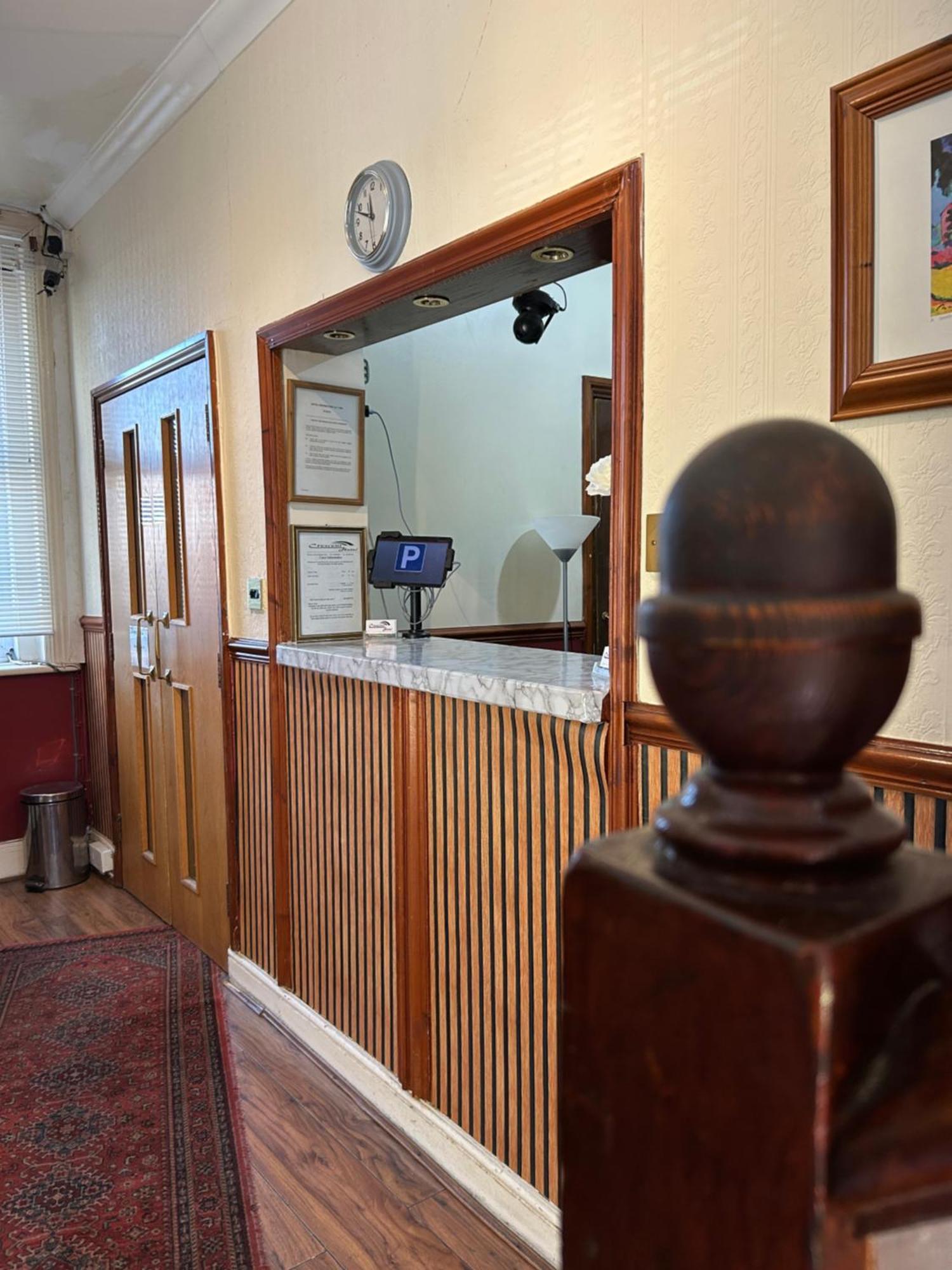 Crescent Hotel Reading Extérieur photo